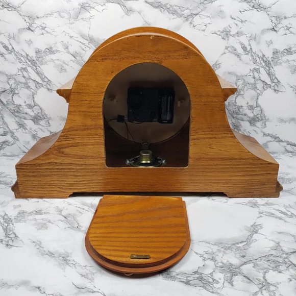 Mantle Clock Howard Miller Dual Chime - Picture 6 of 10